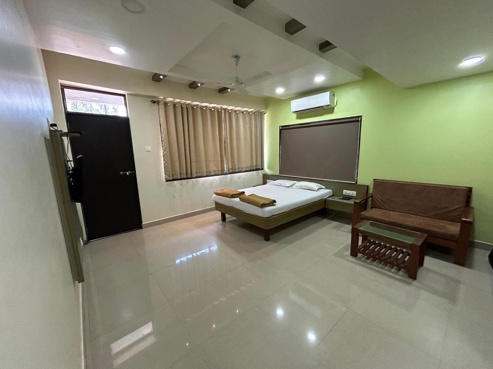 Hotel Aaba'S Gomantak Sawantwadi Exteriör bild