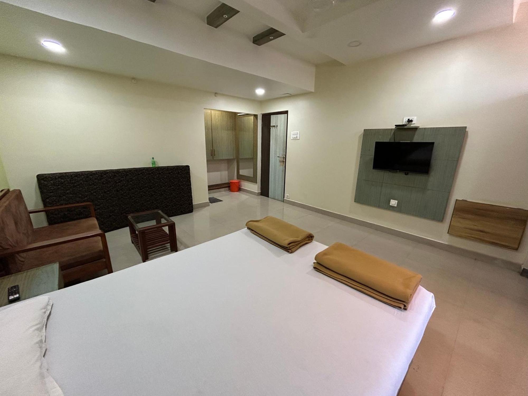 Hotel Aaba'S Gomantak Sawantwadi Exteriör bild